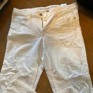Calvin Kline distressed white capri jeans